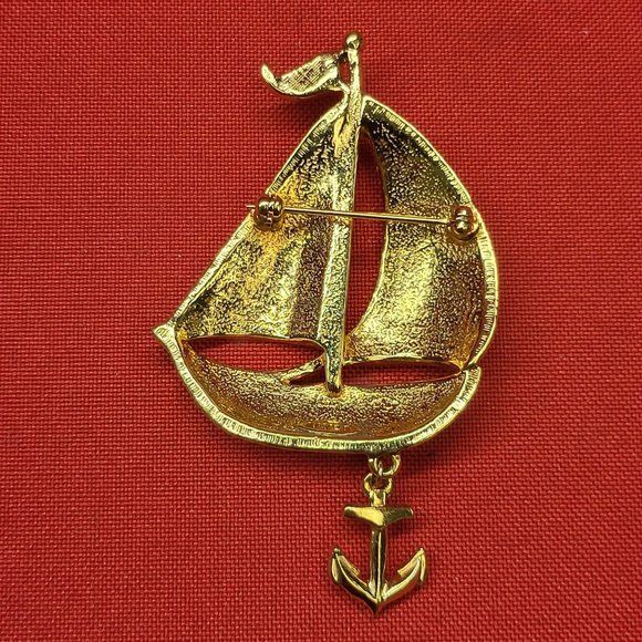 VTG Avon Sailboat Ship Boat Nautical Brooch Pin Enamel Red Blue Gold Tone - Picture 3 of 13